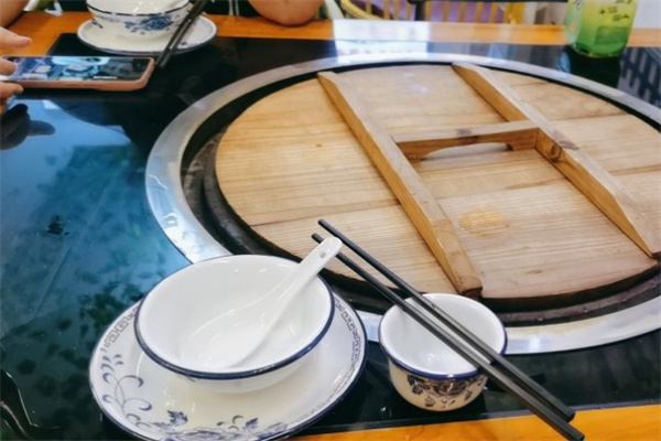 黑土地铁锅炖加盟